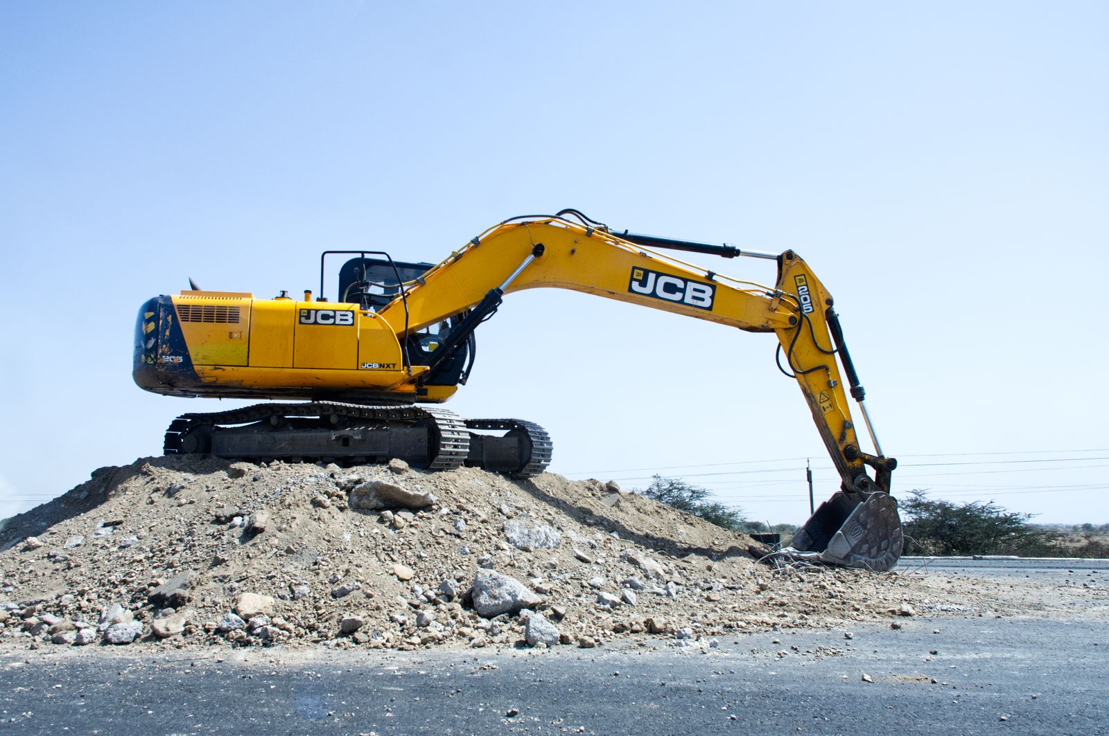 Excavadora sobre orugas para proyectos de construcción